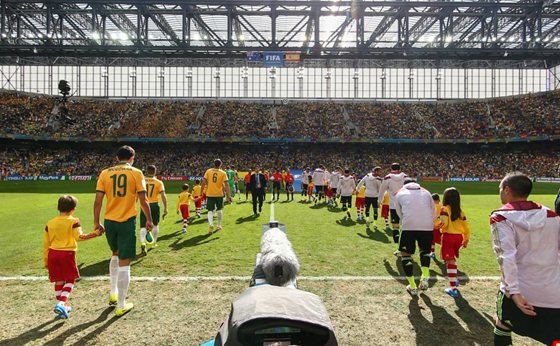 為什么足球比賽帶球童入場(chǎng),足球進(jìn)場(chǎng)為什么要牽小孩