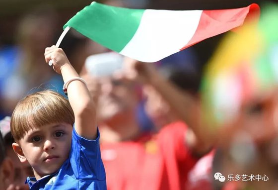 為什么足球比賽帶球童入場(chǎng),足球進(jìn)場(chǎng)為什么要牽小孩