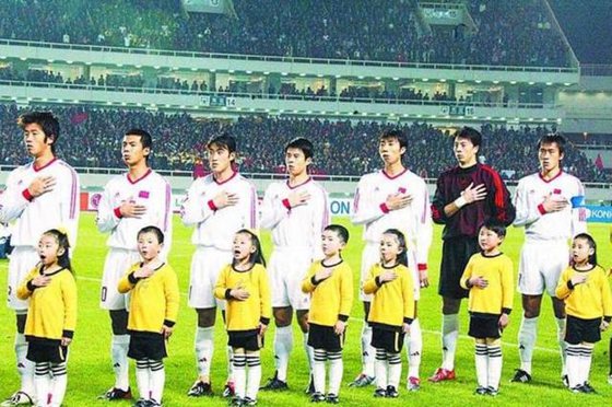 為什么足球比賽帶球童入場(chǎng),足球進(jìn)場(chǎng)為什么要牽小孩