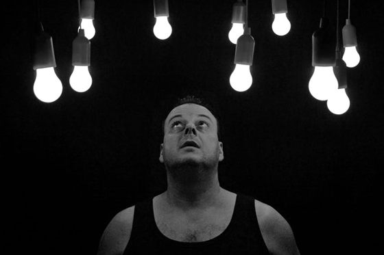 人體為什么會(huì)帶電,人體帶電是怎么回事