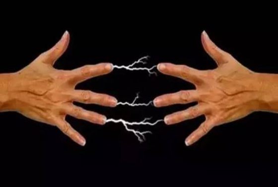 人體為什么會(huì)帶電,人體帶電是怎么回事