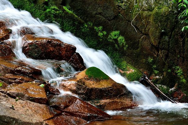 汨汨怎么讀,汨汨是什么意思,三點(diǎn)水加日念什么