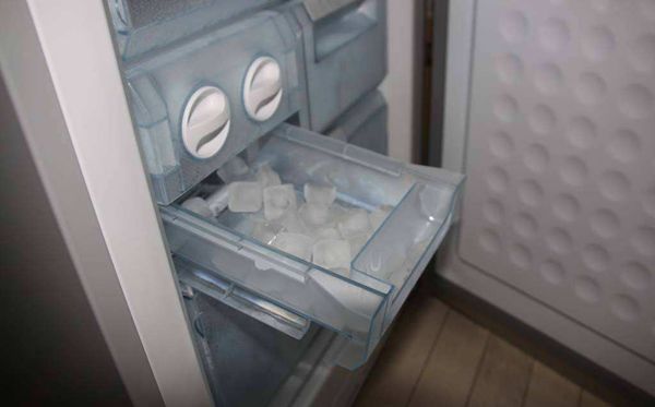 為什么冰箱從左往右開門而微波爐是從右往左開門？