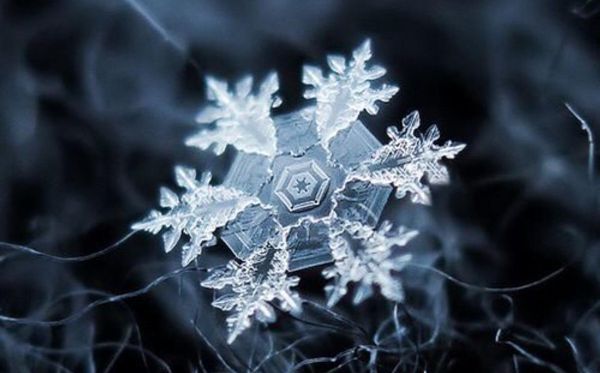 雪花為什么是六個(gè)角的,六邊形的雪花是如何形成的
