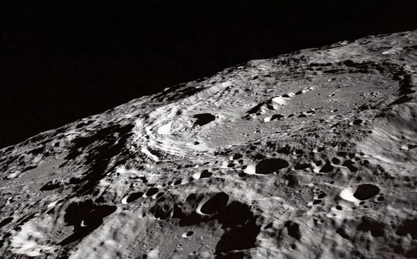 為什么月球表面有那么多坑,有隕石坑卻沒有隕石怎么回事