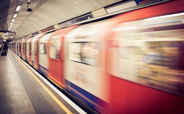 同是地鐵為什么有的叫subway，有的卻叫metro？