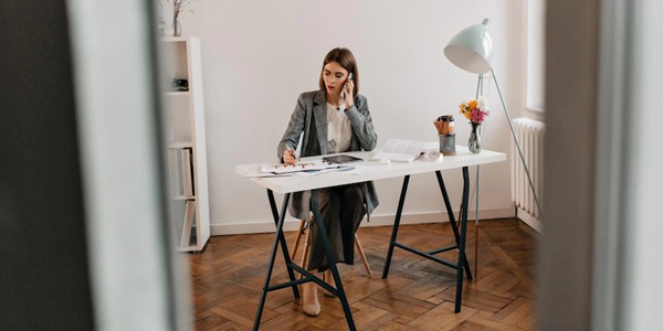 文科女生學(xué)什么專業(yè)就業(yè)前景好,文科女生最吃香的專業(yè)