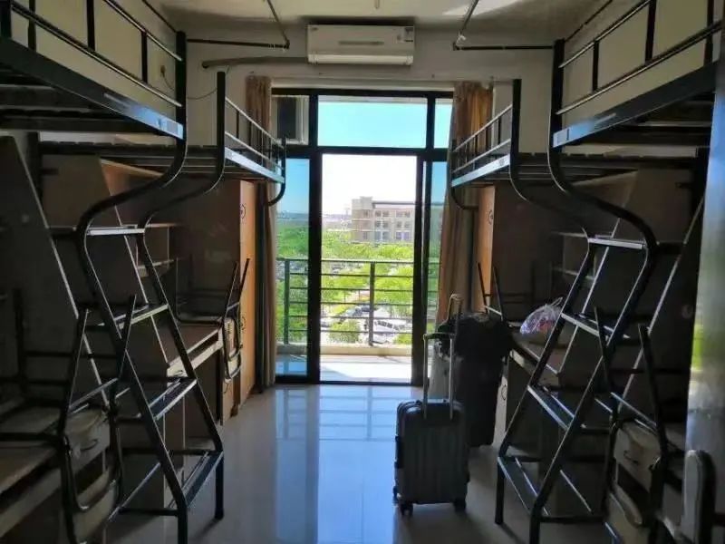 上海應(yīng)用技術(shù)大學(xué)宿舍條件怎么樣,有空調(diào)和獨立衛(wèi)生間嗎？（附宿舍圖片）