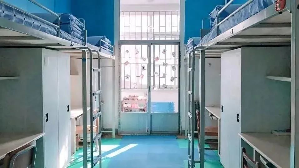 遼東學(xué)院宿舍條件怎么樣,有空調(diào)和獨(dú)立衛(wèi)生間嗎？（附宿舍圖片）