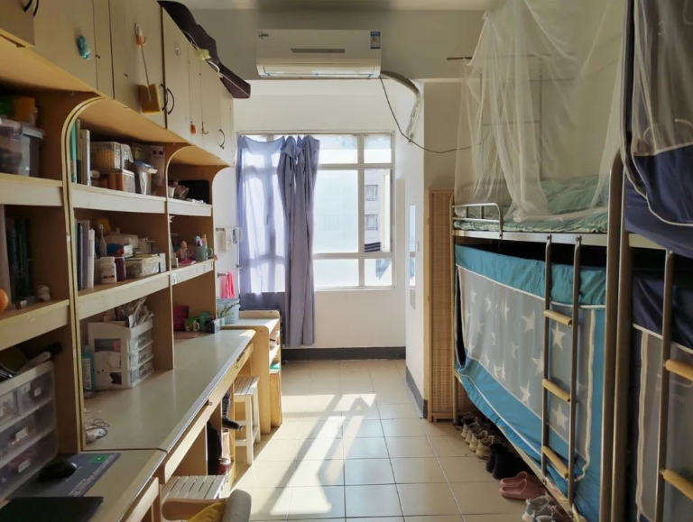 江蘇大學宿舍條件怎么樣,有空調(diào)和獨立衛(wèi)生間嗎？（附宿舍圖片）