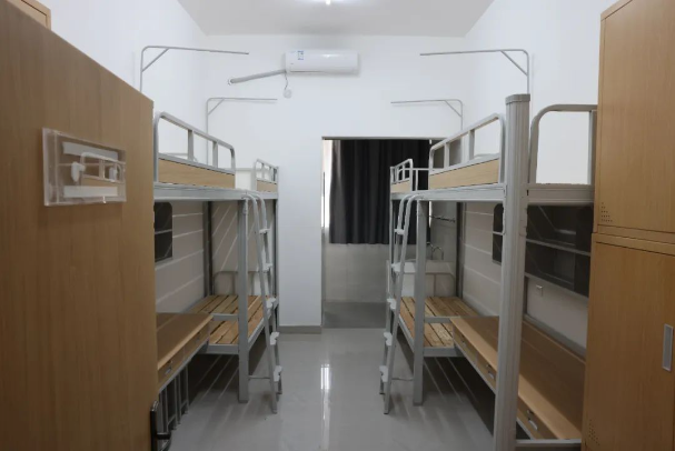 新鄉(xiāng)工程學(xué)院宿舍條件怎么樣,有空調(diào)和獨(dú)立衛(wèi)生間嗎？（附宿舍圖片）