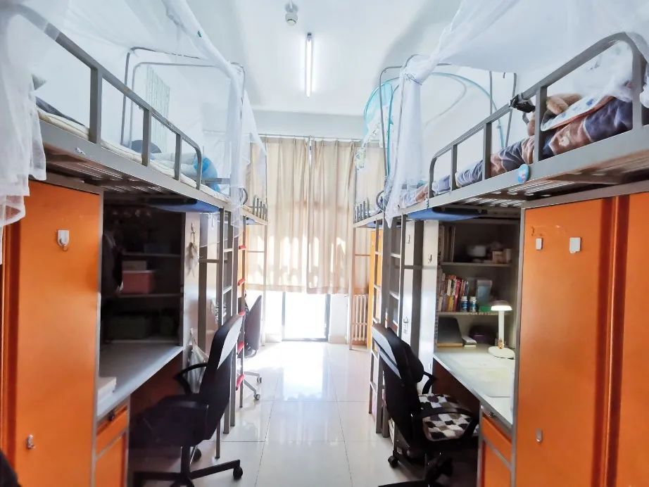 中央財(cái)經(jīng)大學(xué)宿舍條件怎么樣,有空調(diào)和獨(dú)立衛(wèi)生間嗎？（附宿舍圖片）