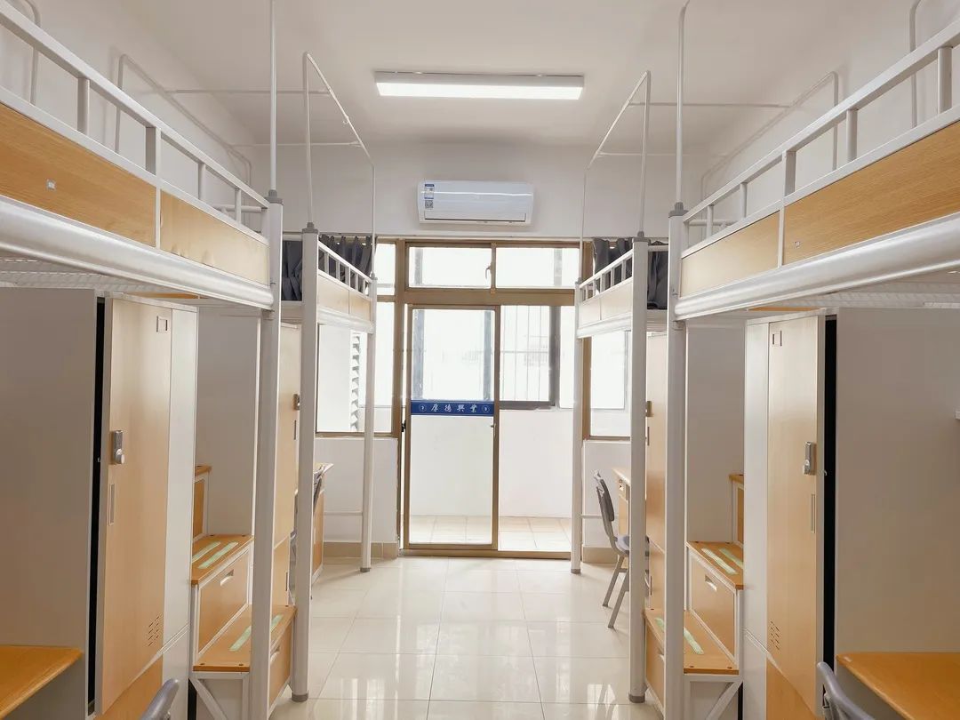 金陵科技學(xué)院宿舍條件怎么樣,有空調(diào)和獨立衛(wèi)生間嗎？（附宿舍圖片）