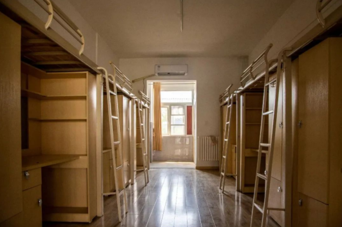 泰山科技學(xué)院宿舍條件怎么樣,有空調(diào)和獨立衛(wèi)生間嗎？（附宿舍圖片）