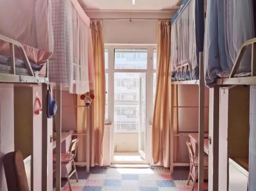 大連外國(guó)語(yǔ)大學(xué)宿舍條件怎么樣,有空調(diào)和獨(dú)立衛(wèi)生間嗎？（附宿舍圖片）
