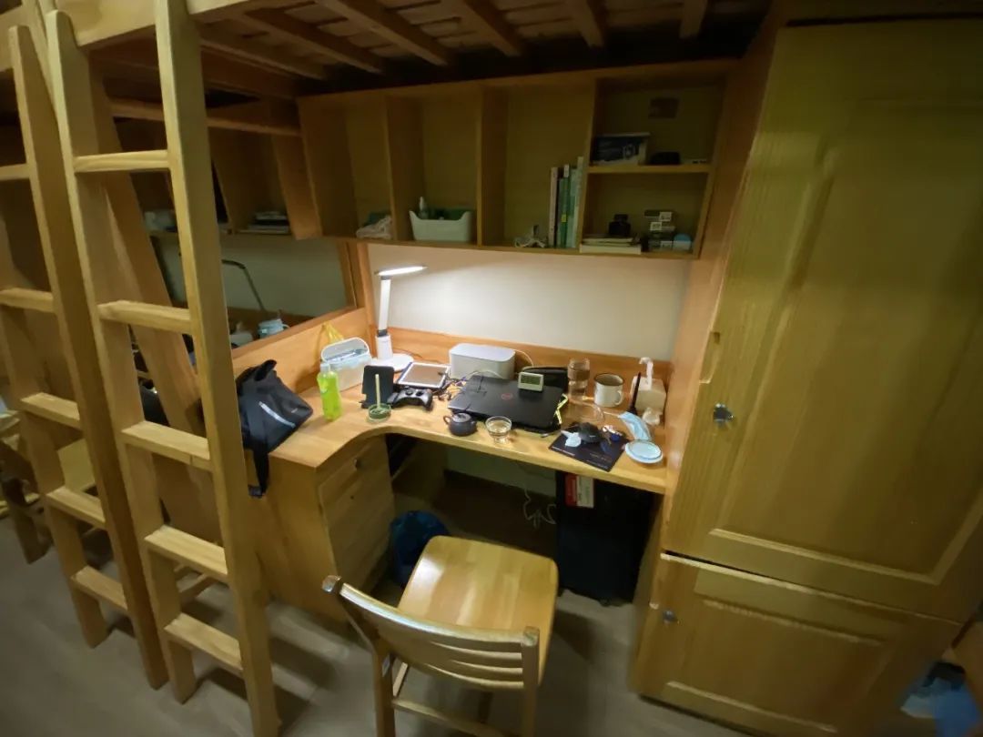 上?？萍即髮W宿舍條件怎么樣,有空調和獨立衛(wèi)生間嗎？（附宿舍圖片）