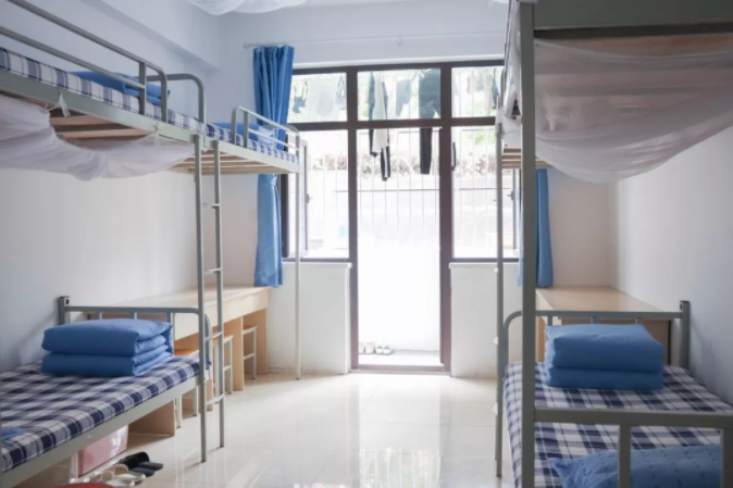 青島濱海學(xué)院宿舍條件怎么樣,有空調(diào)和獨(dú)立衛(wèi)生間嗎？（附宿舍圖片）