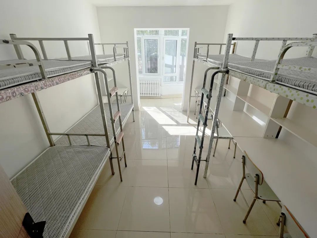 沈陽醫(yī)學(xué)院宿舍條件怎么樣,有空調(diào)和獨(dú)立衛(wèi)生間嗎？（附宿舍圖片）