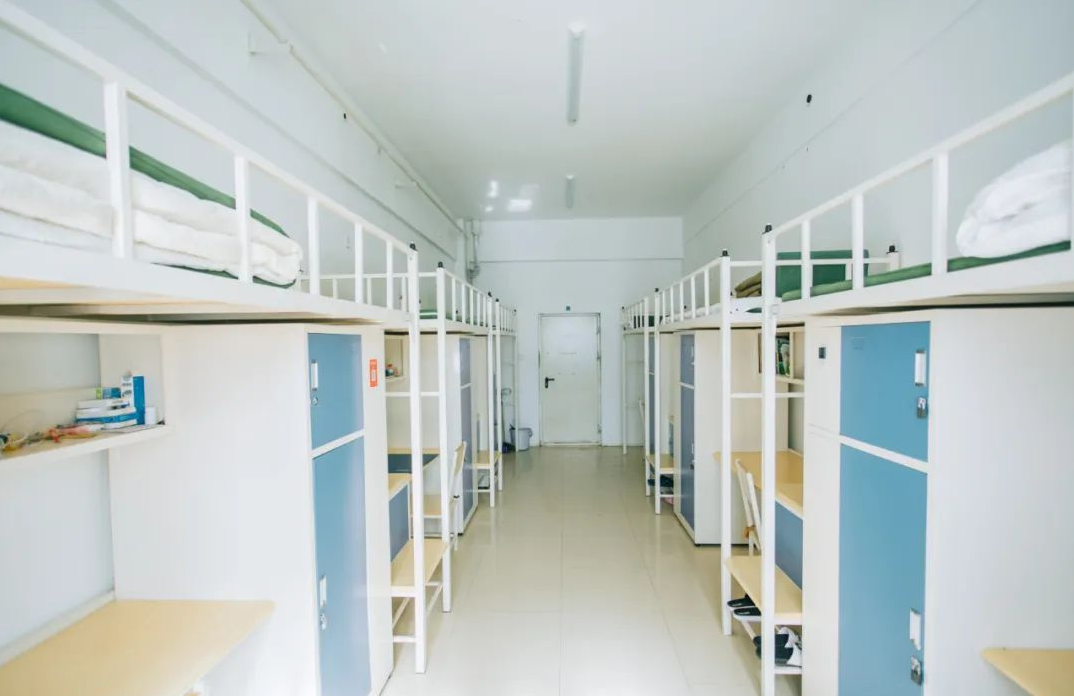 長春電子科技學(xué)院宿舍條件怎么樣,有空調(diào)和獨(dú)立衛(wèi)生間嗎？（附宿舍圖片）