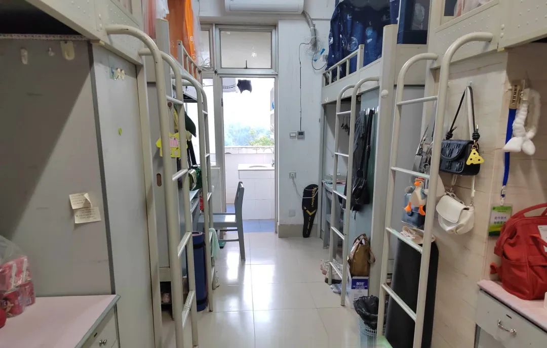 廣西大學(xué)宿舍條件怎么樣,有空調(diào)和獨(dú)立衛(wèi)生間嗎？（附宿舍圖片）