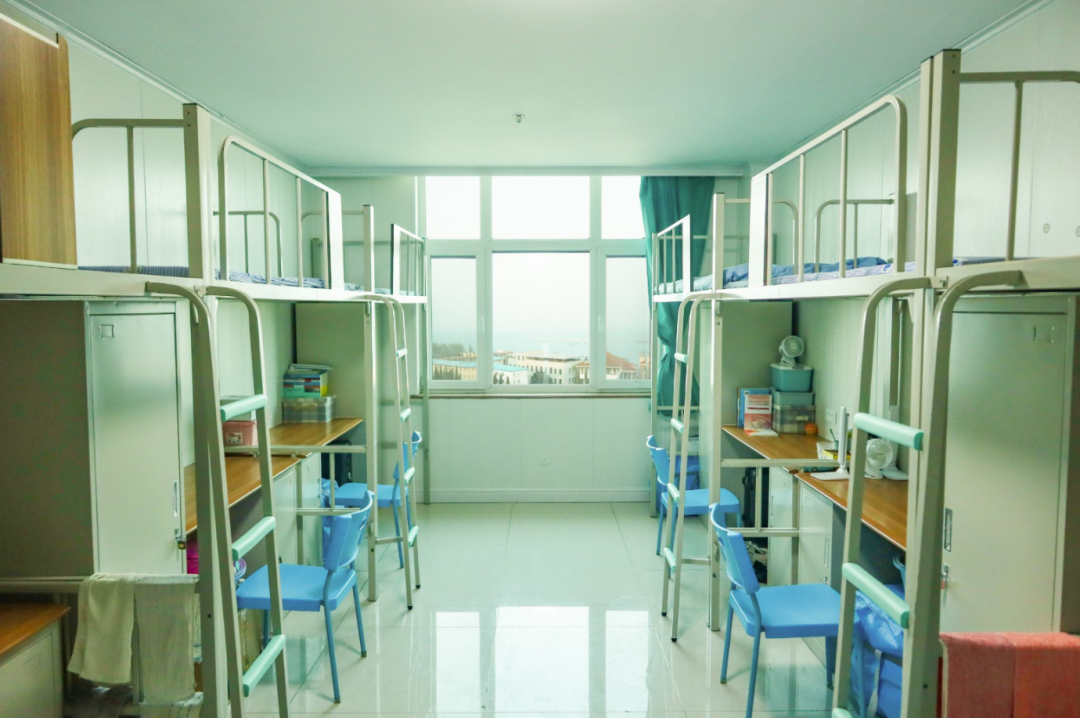 遼寧財(cái)貿(mào)學(xué)院宿舍條件怎么樣,有空調(diào)和獨(dú)立衛(wèi)生間嗎？（附宿舍圖片）