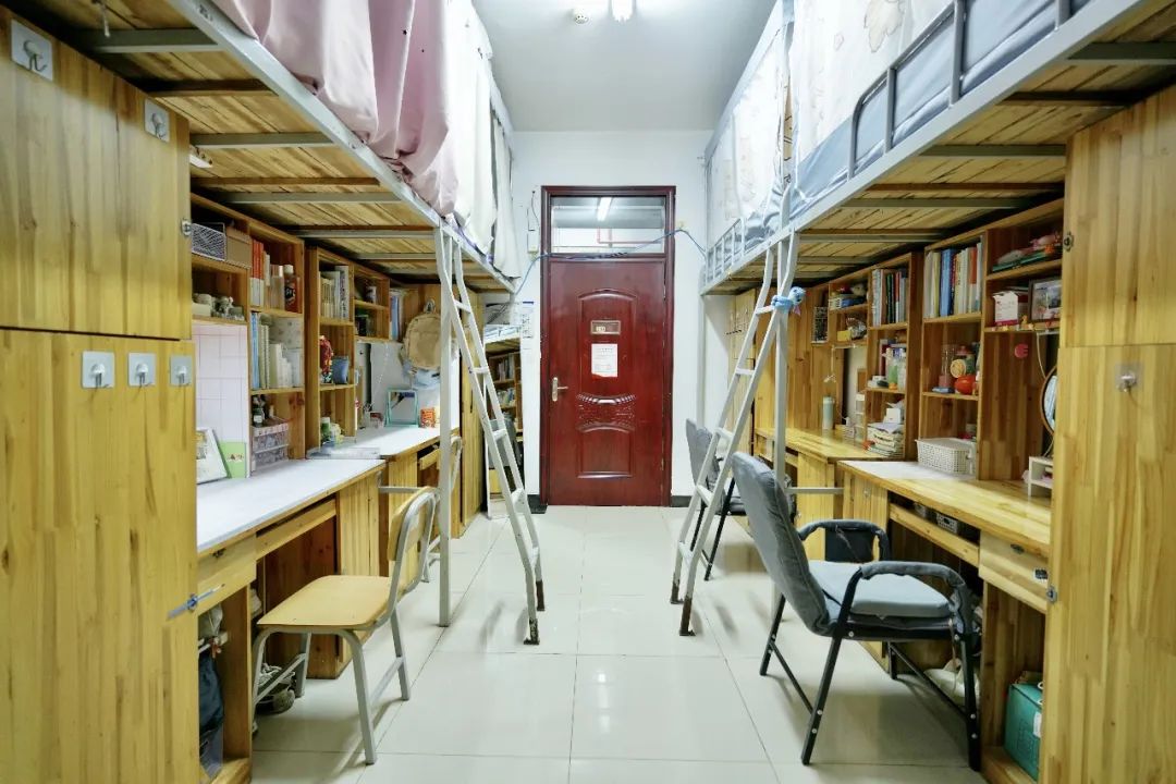 湖南涉外經(jīng)濟(jì)學(xué)院宿舍條件怎么樣,有空調(diào)和獨(dú)立衛(wèi)生間嗎？（附宿舍圖片）