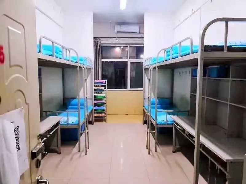 保定理工學(xué)院宿舍條件怎么樣,有空調(diào)和獨(dú)立衛(wèi)生間嗎？（附宿舍圖片）