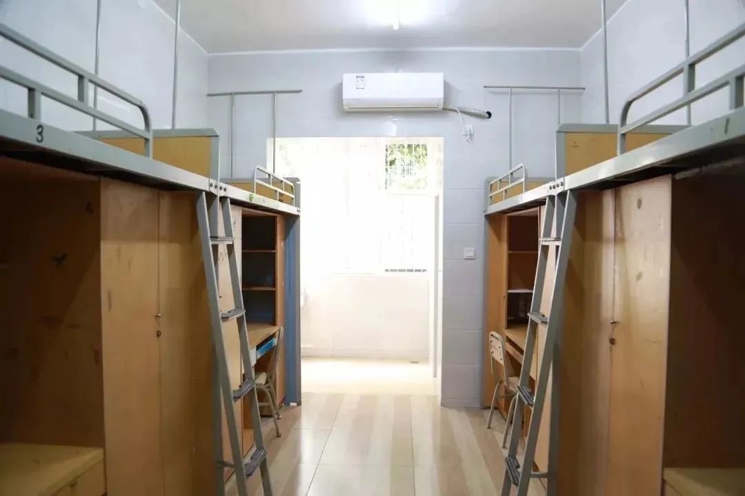 四川工商學(xué)院宿舍條件怎么樣,有空調(diào)和獨立衛(wèi)生間嗎？（附宿舍圖片）