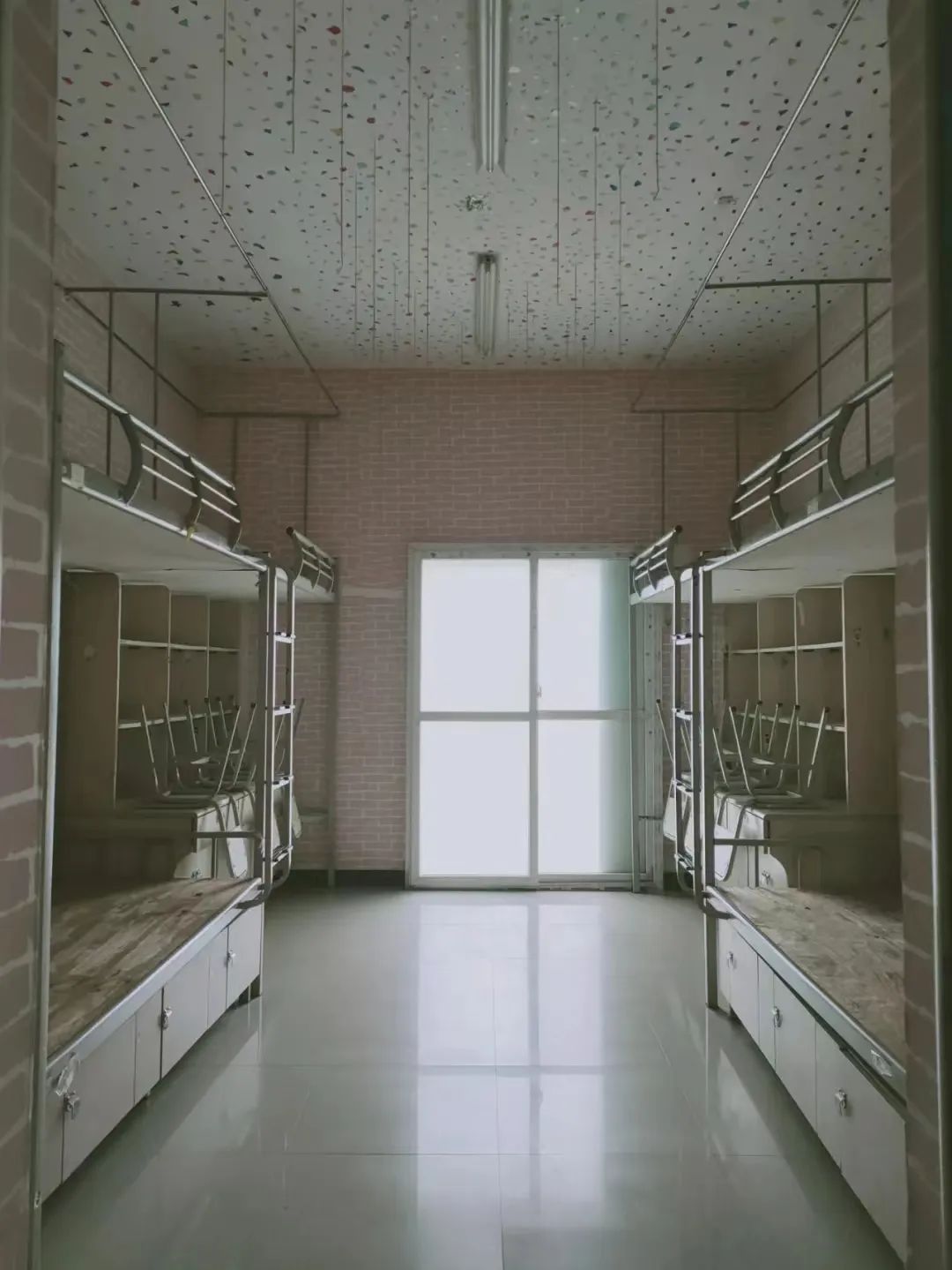 昭通學(xué)院宿舍條件怎么樣,有空調(diào)和獨(dú)立衛(wèi)生間嗎？（附宿舍圖片）