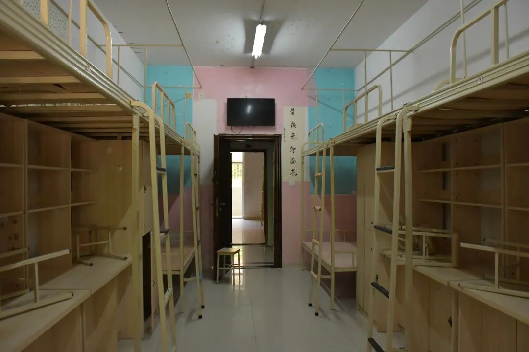 貴州黔南經(jīng)濟(jì)學(xué)院宿舍條件怎么樣,有空調(diào)和獨(dú)立衛(wèi)生間嗎？（附宿舍圖片）