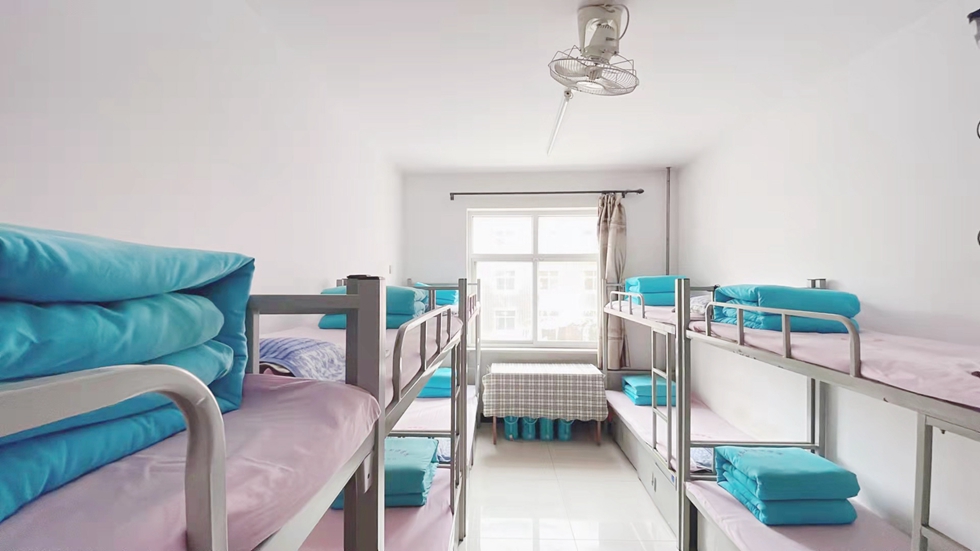 河北外國語學(xué)院宿舍條件怎么樣,有空調(diào)和獨(dú)立衛(wèi)生間嗎？（附宿舍圖片）