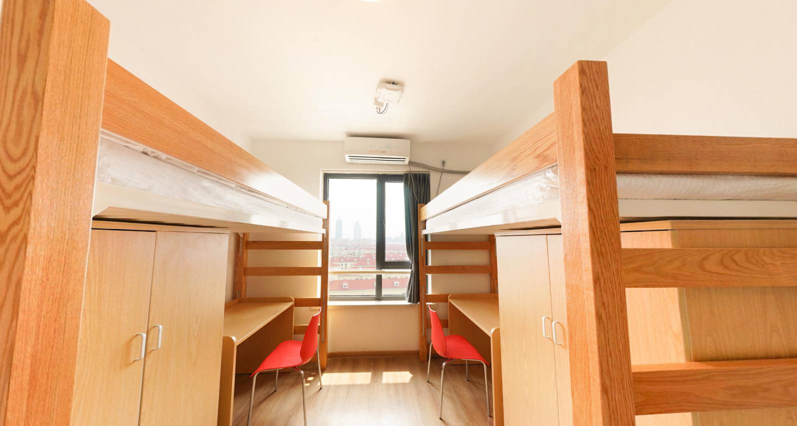 上海紐約大學(xué)宿舍條件怎么樣,有空調(diào)和獨(dú)立衛(wèi)生間嗎？（附宿舍圖片）