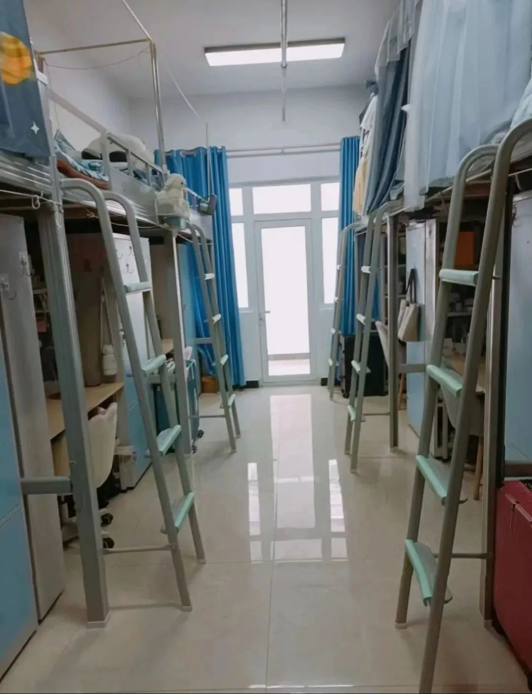 長(zhǎng)治醫(yī)學(xué)院宿舍條件怎么樣,有空調(diào)和獨(dú)立衛(wèi)生間嗎？（附宿舍圖片）