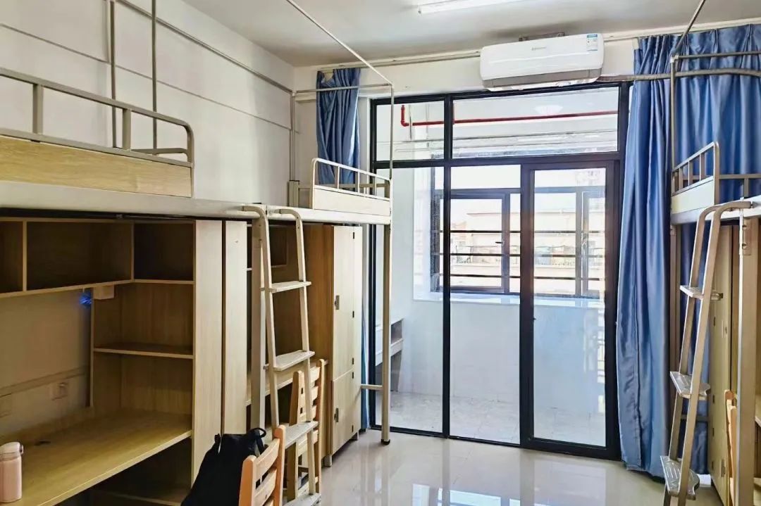 龍巖學(xué)院宿舍條件怎么樣,有空調(diào)和獨(dú)立衛(wèi)生間嗎？（附宿舍圖片）