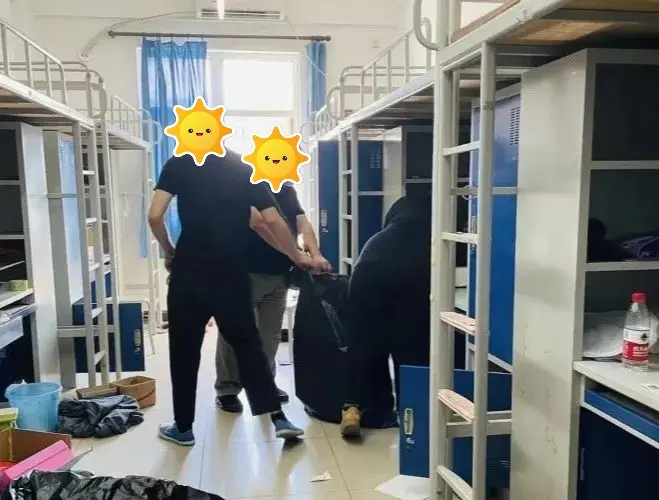 首鋼工學(xué)院宿舍條件怎么樣,有空調(diào)和獨立衛(wèi)生間嗎？（附宿舍圖片）