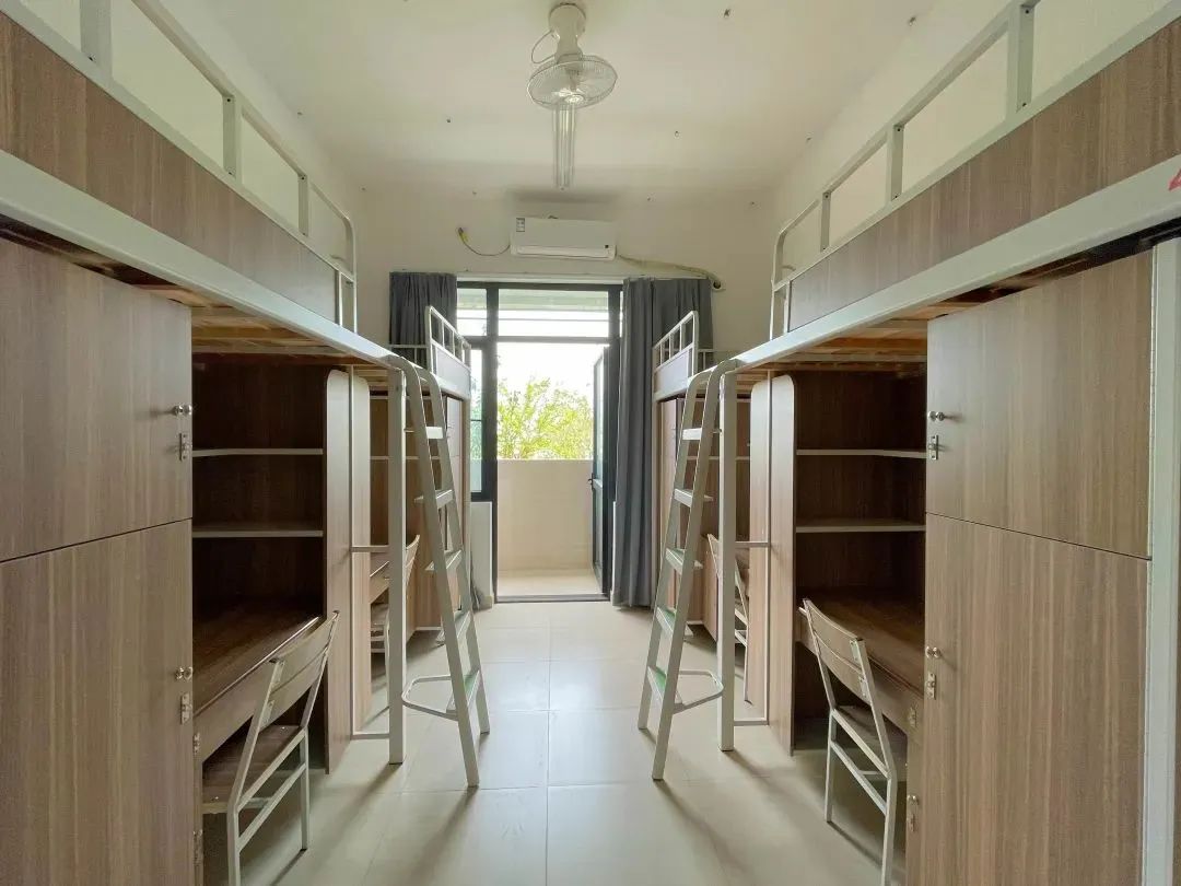 嘉興學(xué)院宿舍條件怎么樣,有空調(diào)和獨(dú)立衛(wèi)生間嗎？（附宿舍圖片）