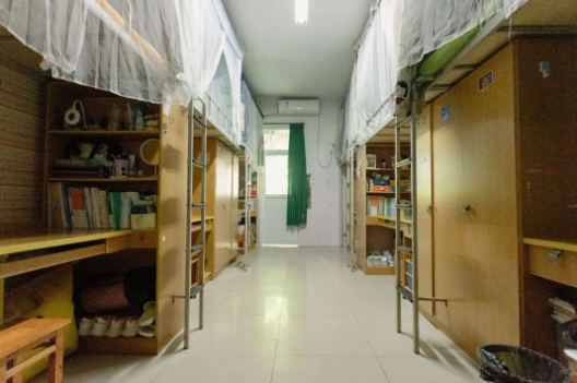 重慶對(duì)外經(jīng)貿(mào)學(xué)院宿舍條件怎么樣,有空調(diào)和獨(dú)立衛(wèi)生間嗎？（附宿舍圖片）