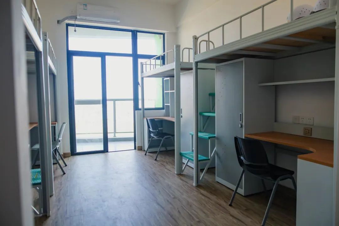 汕頭大學(xué)宿舍條件怎么樣,有空調(diào)和獨(dú)立衛(wèi)生間嗎？（附宿舍圖片）