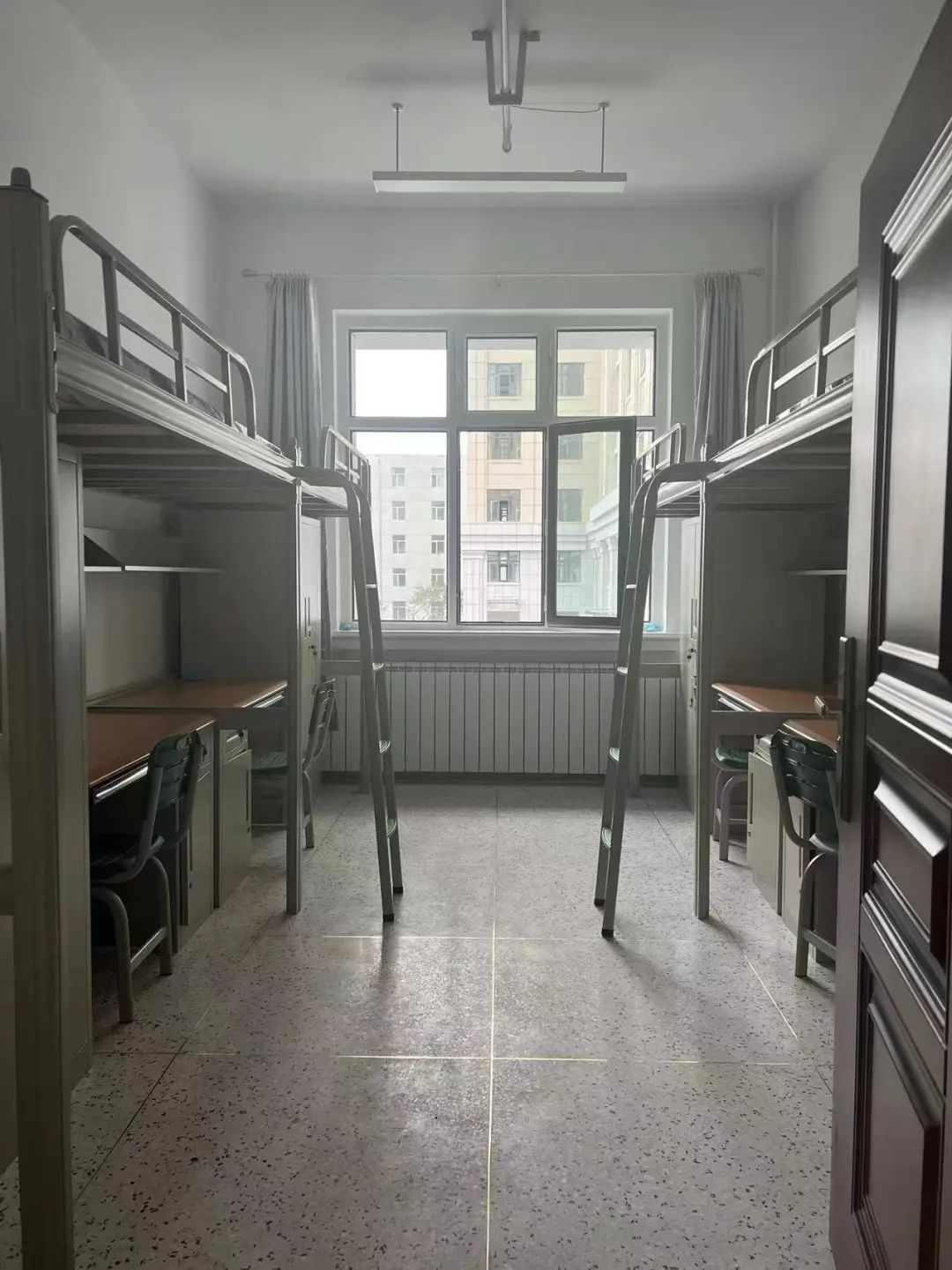 東北林業(yè)大學(xué)宿舍條件怎么樣,有空調(diào)和獨(dú)立衛(wèi)生間嗎？（附宿舍圖片）