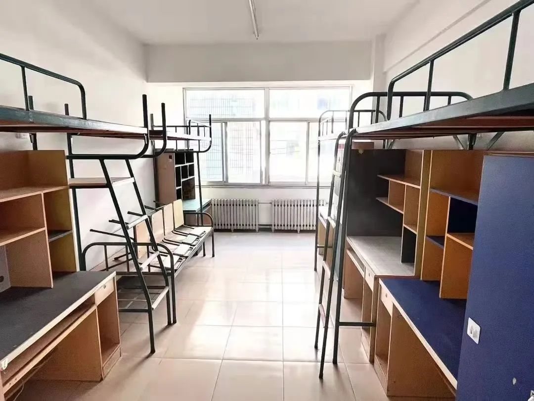 山東工商學(xué)院宿舍條件怎么樣,有空調(diào)和獨(dú)立衛(wèi)生間嗎？（附宿舍圖片）