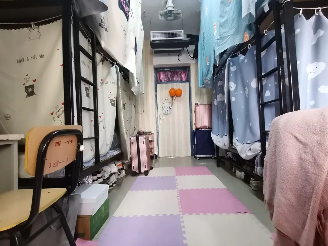 周口師范學(xué)院宿舍條件怎么樣,有空調(diào)和獨(dú)立衛(wèi)生間嗎？（附宿舍圖片）