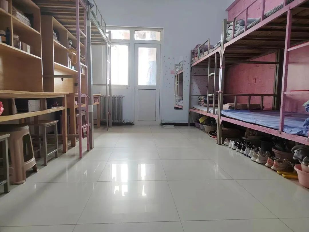 邢臺學(xué)院宿舍條件怎么樣,有空調(diào)和獨(dú)立衛(wèi)生間嗎？（附宿舍圖片）