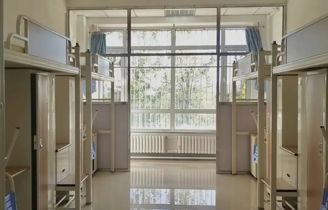 大連民族大學宿舍條件怎么樣,有空調(diào)和獨立衛(wèi)生間嗎？（附宿舍圖片）