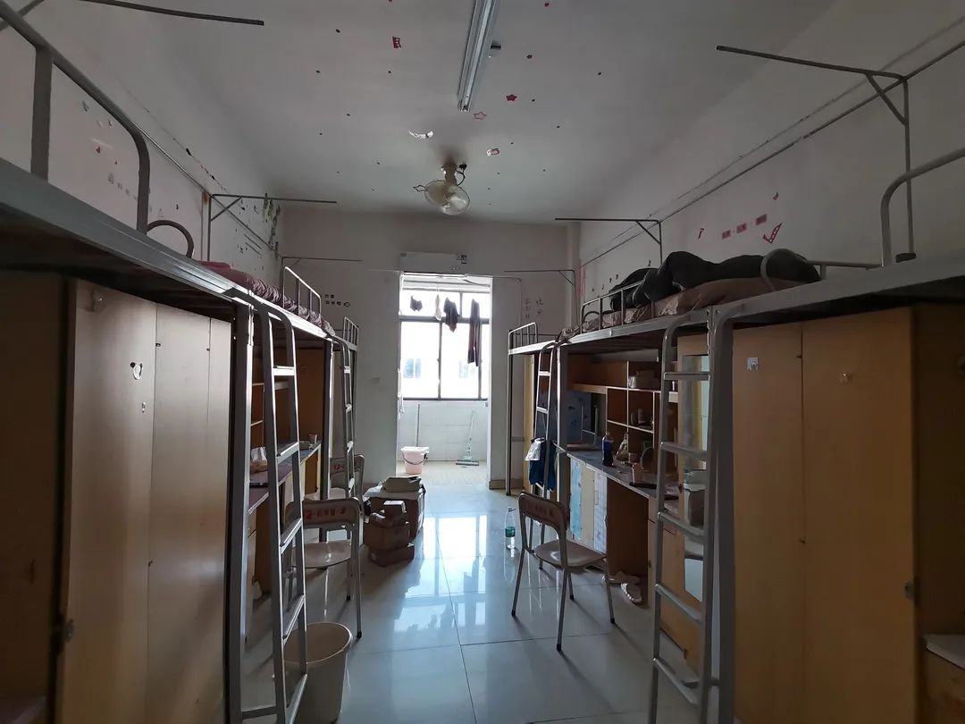 南昌醫(yī)學(xué)院宿舍條件怎么樣,有空調(diào)和獨(dú)立衛(wèi)生間嗎？（附宿舍圖片）