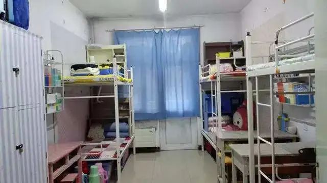 河北金融學(xué)院宿舍條件怎么樣,有空調(diào)和獨(dú)立衛(wèi)生間嗎？（附宿舍圖片）