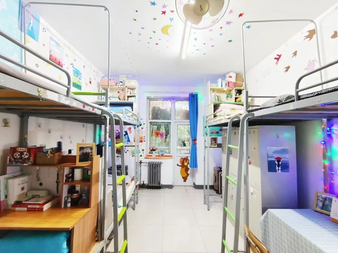 邯鄲學(xué)院宿舍條件怎么樣,有空調(diào)和獨(dú)立衛(wèi)生間嗎？（附宿舍圖片）