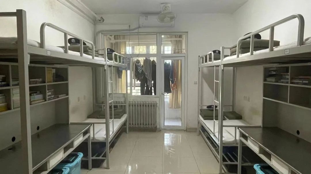 山東警察學(xué)院宿舍條件怎么樣,有空調(diào)和獨立衛(wèi)生間嗎？（附宿舍圖片）