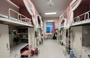 西安翻譯學(xué)院宿舍條件怎么樣,有空調(diào)和獨(dú)立衛(wèi)生間嗎？（附宿舍圖片）