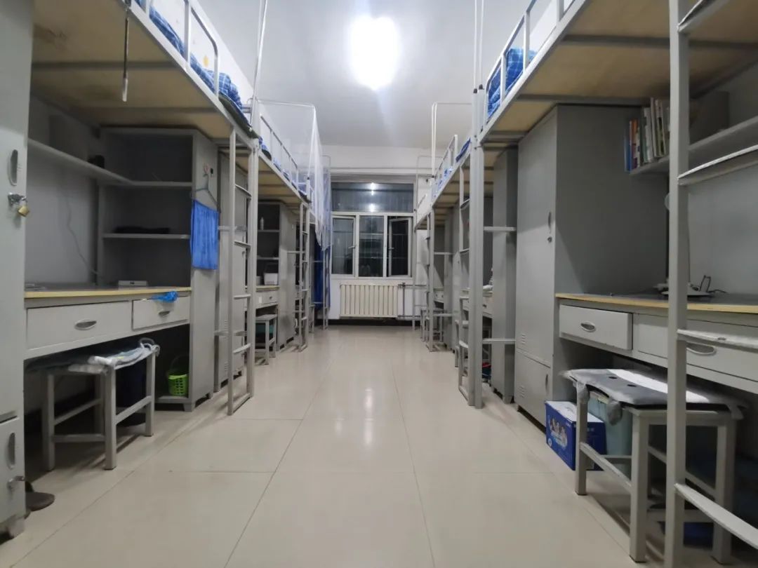 唐山學(xué)院宿舍條件怎么樣,有空調(diào)和獨立衛(wèi)生間嗎？（附宿舍圖片）