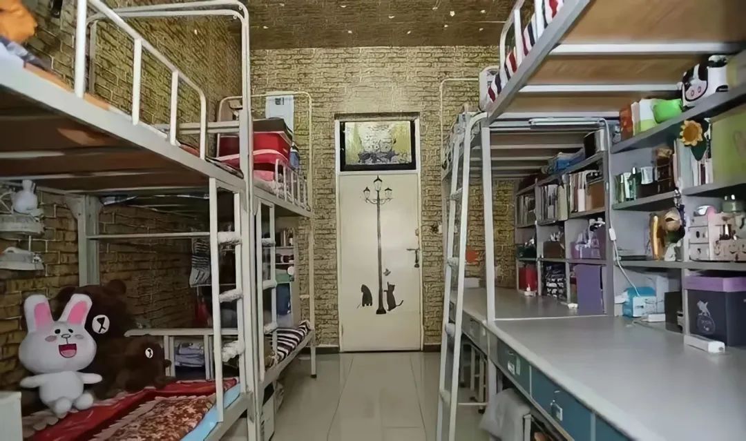 河北經(jīng)貿(mào)大學(xué)宿舍條件怎么樣,有空調(diào)和獨立衛(wèi)生間嗎？（附宿舍圖片）